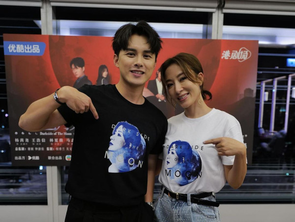 楊茜堯現身香港機場獲讚親民 身上一物被指打扮樸素慳家