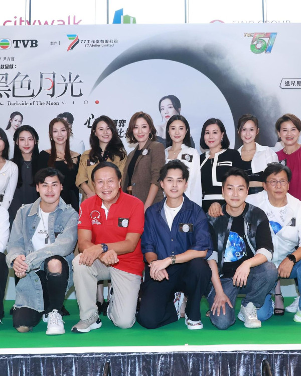 楊茜堯現身香港機場獲讚親民 身上一物被指打扮樸素慳家