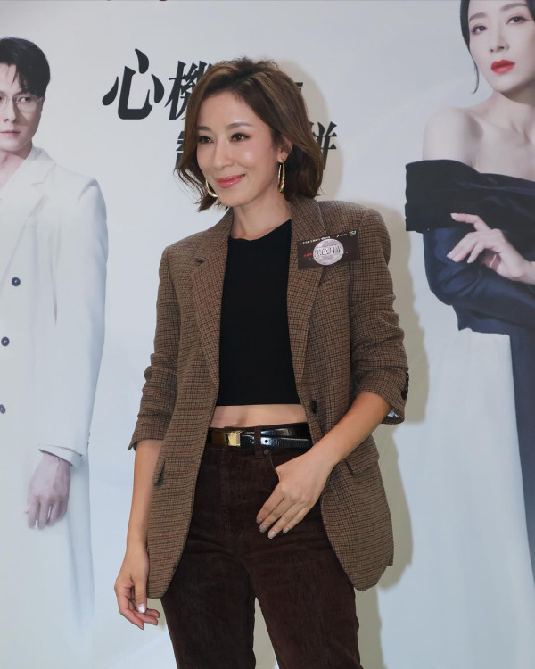 楊茜堯現身香港機場獲讚親民 身上一物被指打扮樸素慳家