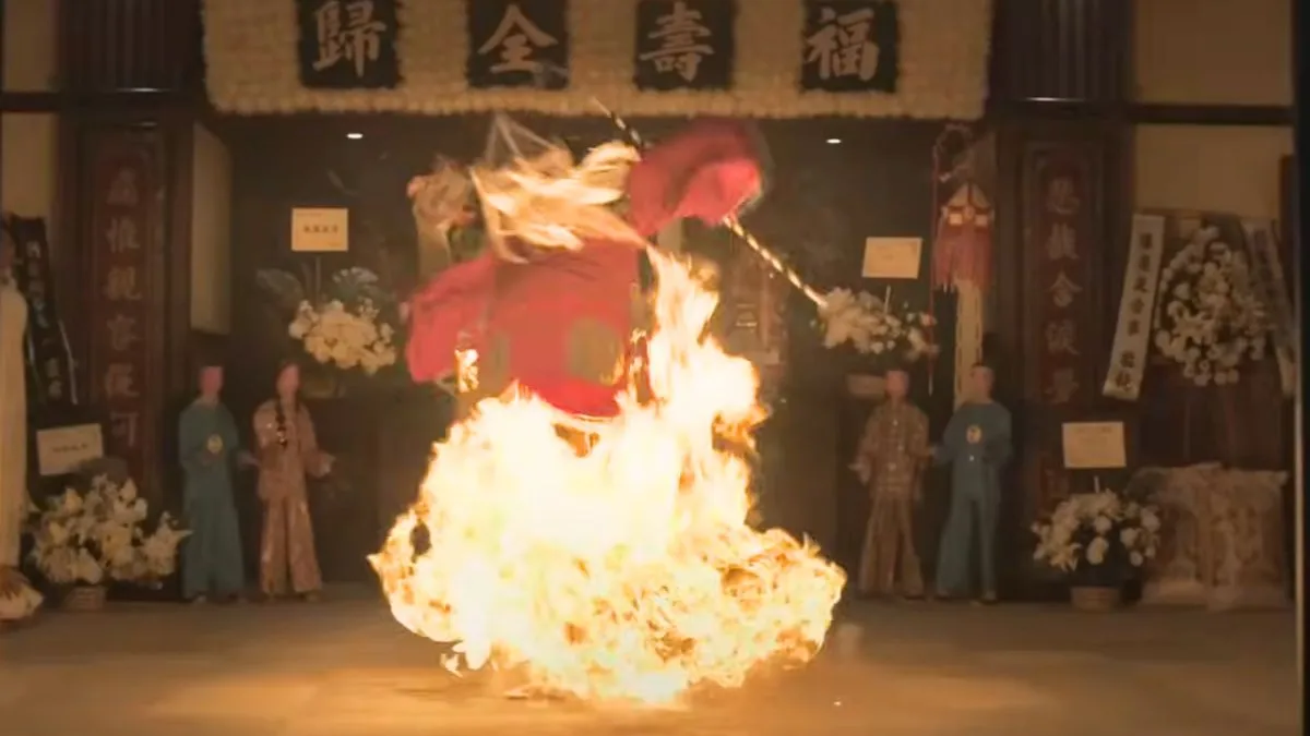 死亡是無可挽回的,但活著的人仍然需要繼續生活。如何讓生者的悲傷減輕,才是殯儀師們的使命所在,也是一種對生命的尊重。