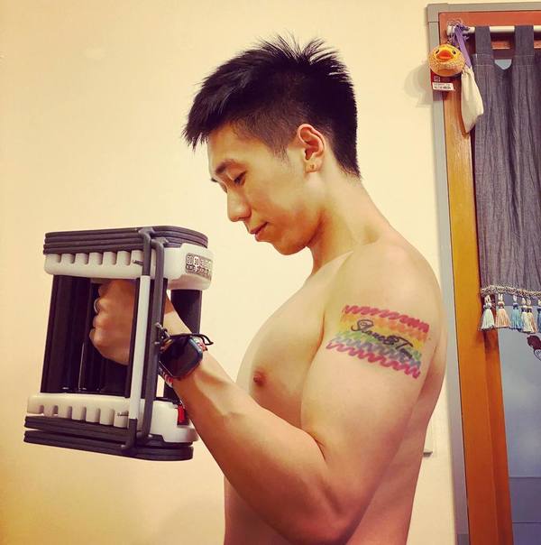 新聞主播帶一物返內地被截停安檢 遭問長問短：過關都驗屍咁驗 