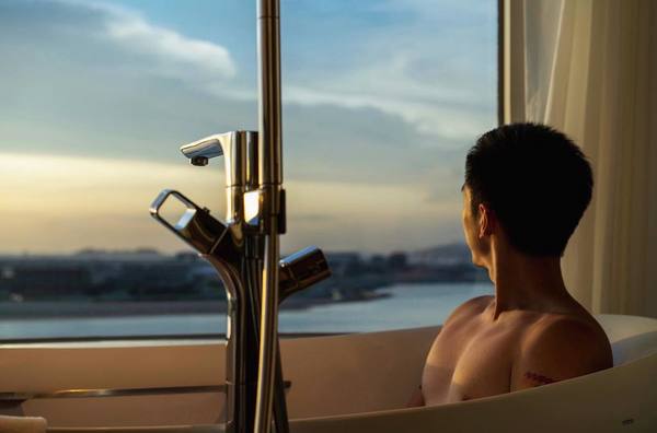 新聞主播帶一物返內地被截停安檢 遭問長問短：過關都驗屍咁驗 