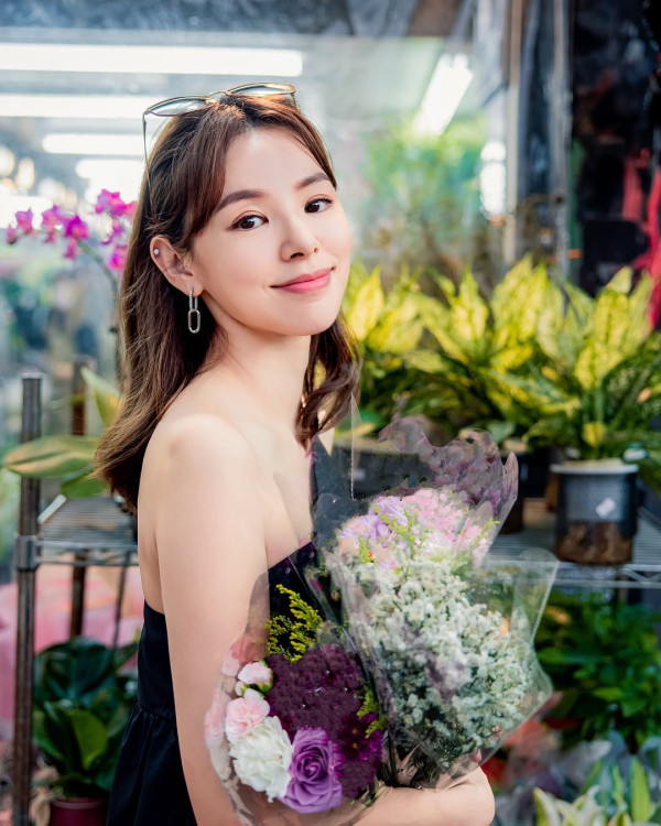 44歲TVB童顏人妻激罕公開囡囡近照 暴風長高少女味濃成潛力星二代