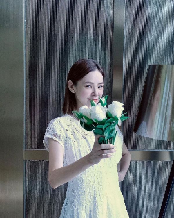 44歲TVB童顏人妻激罕公開囡囡近照 暴風長高少女味濃成潛力星二代