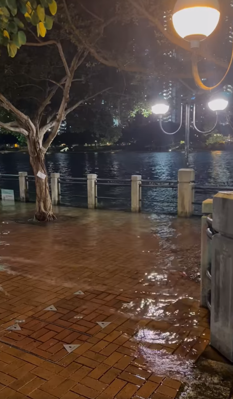 颱風萬宜遇上天文大潮| 全港多區水浸 大澳鯉魚門水位及膝 有民居今早仍未退水