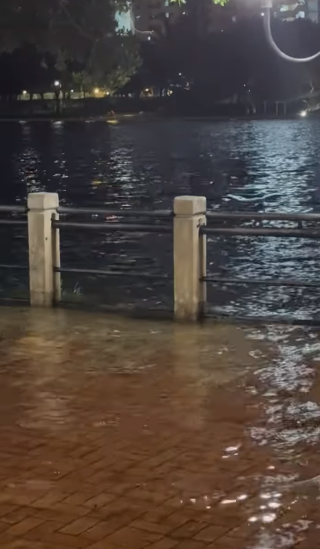 颱風萬宜遇上天文大潮| 全港多區水浸 大澳鯉魚門水位及膝 有民居今早仍未退水