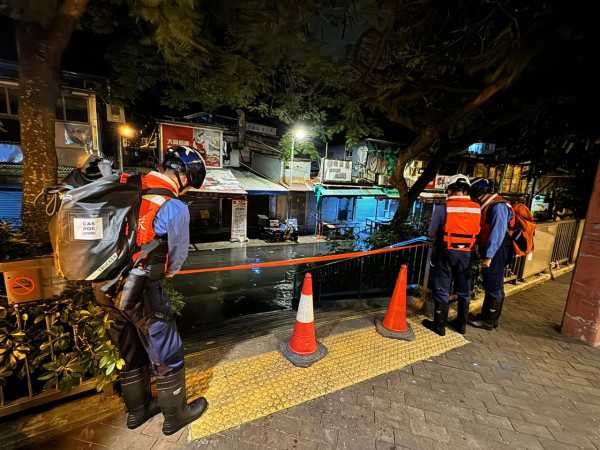 颱風萬宜遇上天文大潮| 全港多區水浸 大澳鯉魚門水位及膝 有民居今早仍未退水