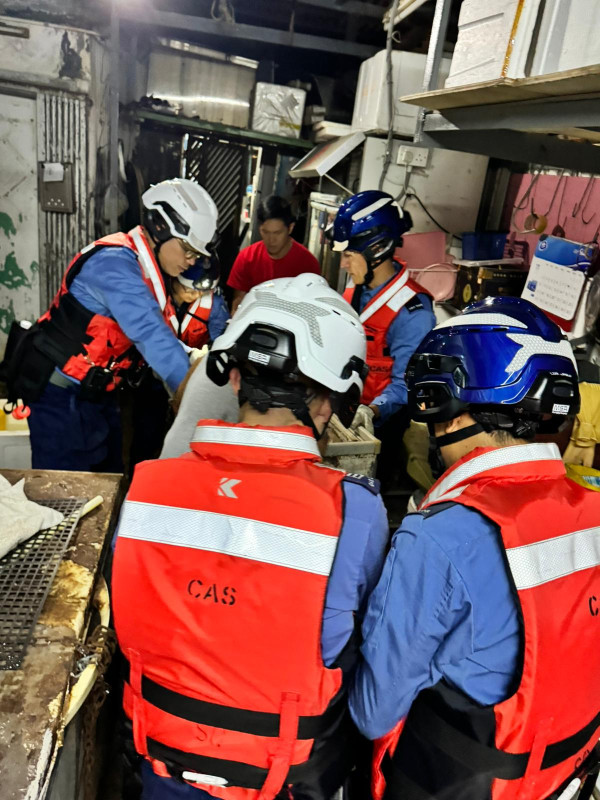 颱風萬宜遇上天文大潮| 全港多區水浸 大澳鯉魚門水位及膝 有民居今早仍未退水