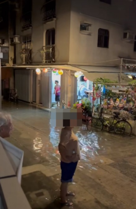 颱風萬宜遇上天文大潮| 全港多區水浸 大澳鯉魚門水位及膝 有民居今早仍未退水