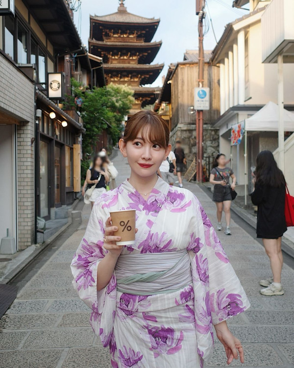 「日本第一美胸」小嶋陽菜出席寫真集活動遭狂迷強抱 色魔曾自稱台灣留學生 真實身份原來係… 