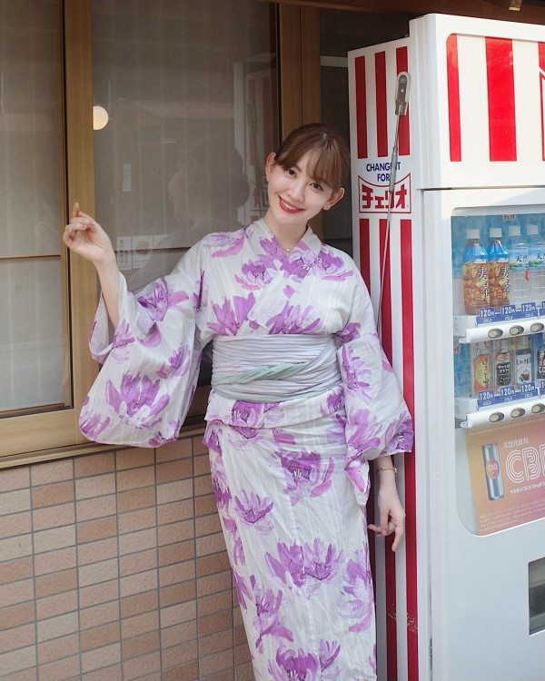 「日本第一美胸」小嶋陽菜出席寫真集活動遭狂迷強抱 色魔曾自稱台灣留學生 真實身份原來係… 