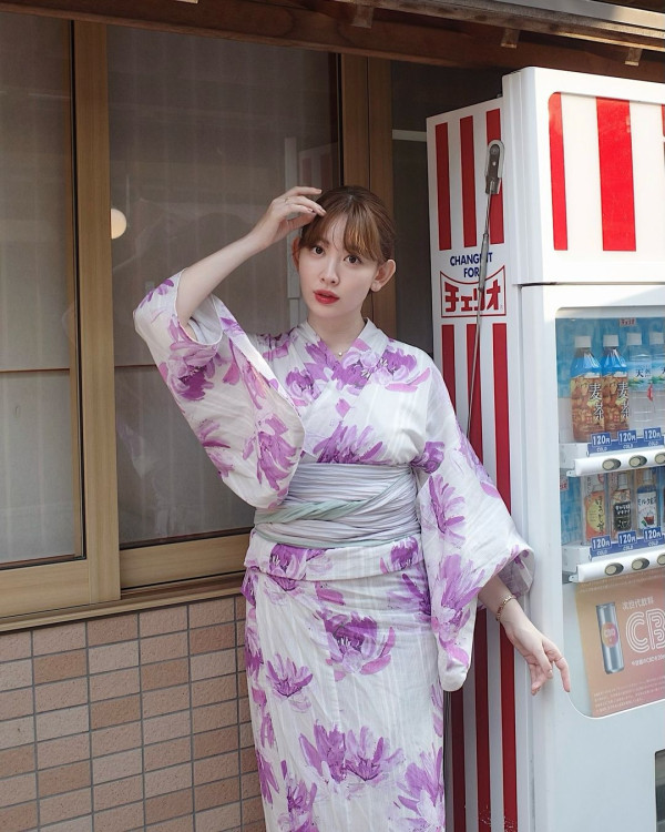 「日本第一美胸」小嶋陽菜出席寫真集活動遭狂迷強抱 色魔曾自稱台灣留學生 真實身份原來係… 