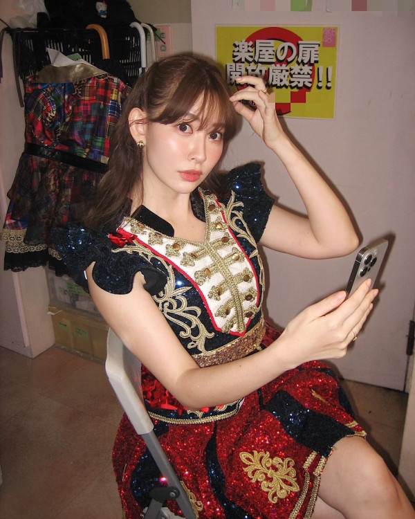 「日本第一美胸」小嶋陽菜出席寫真集活動遭狂迷強抱 色魔曾自稱台灣留學生 真實身份原來係… 