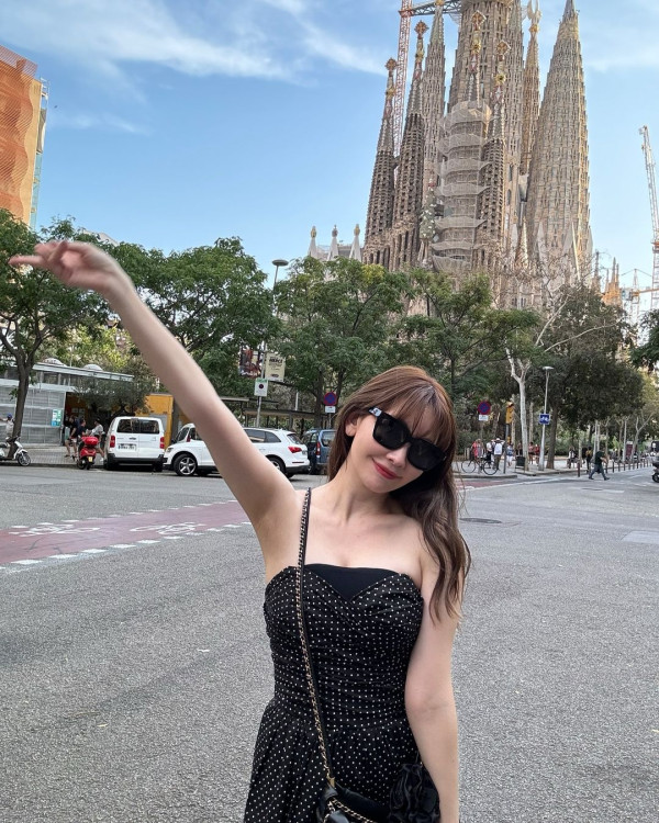 「日本第一美胸」小嶋陽菜出席寫真集活動遭狂迷強抱 色魔曾自稱台灣留學生 真實身份原來係… 