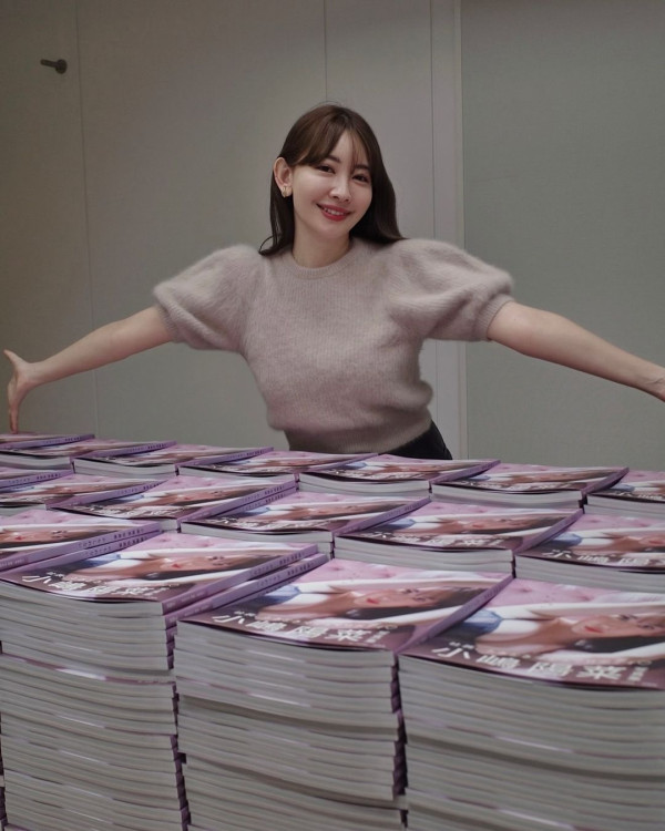 「日本第一美胸」小嶋陽菜出席寫真集活動遭狂迷強抱 色魔曾自稱台灣留學生 真實身份原來係… 