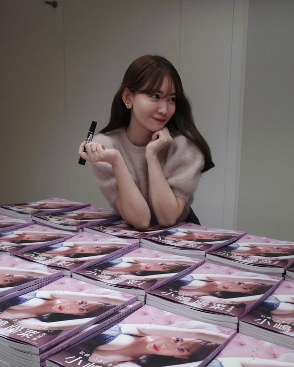 「日本第一美胸」小嶋陽菜出席寫真集活動遭狂迷強抱 色魔曾自稱台灣留學生 真實身份原來係… 