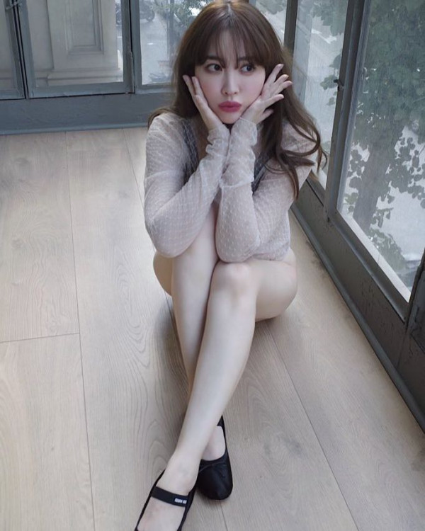 「日本第一美胸」小嶋陽菜出席寫真集活動遭狂迷強抱 色魔曾自稱台灣留學生 真實身份原來係… 