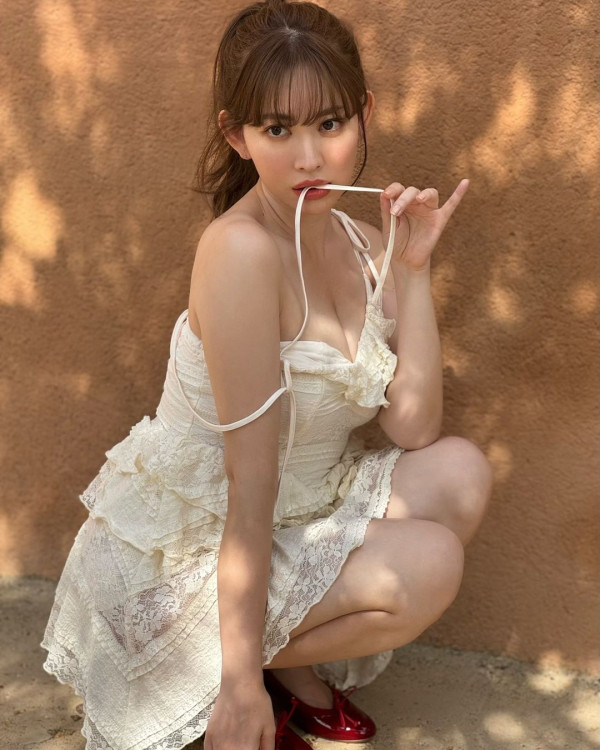 「日本第一美胸」小嶋陽菜出席寫真集活動遭狂迷強抱 色魔曾自稱台灣留學生 真實身份原來係… 