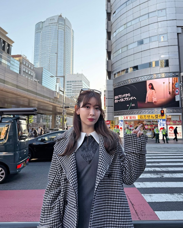 「日本第一美胸」小嶋陽菜出席寫真集活動遭狂迷強抱 色魔曾自稱台灣留學生 真實身份原來係… 