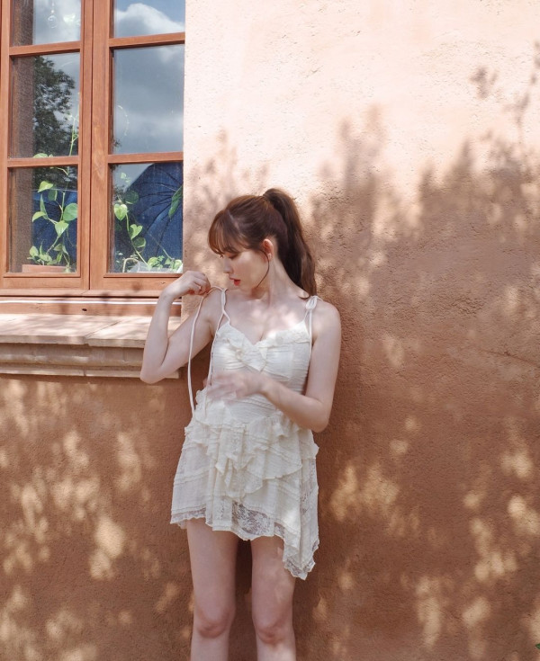 「日本第一美胸」小嶋陽菜出席寫真集活動遭狂迷強抱 色魔曾自稱台灣留學生 真實身份原來係… 