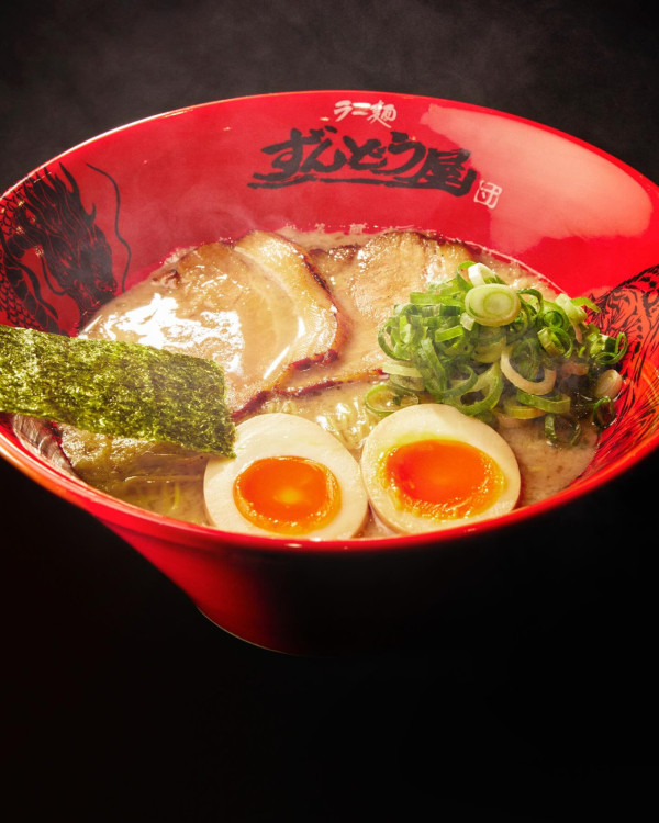 鈍屋拉麵(圖片來源︰Facebook@ラー麺ずんどう屋) 鈍屋拉麵(圖片來源︰Facebook@ラー麺ずんどう屋)