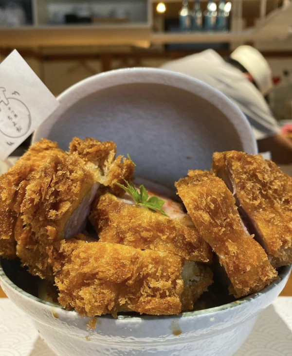 千代松勝蓋飯(圖片來源︰X@元祖5センチかつ丼 大阪とんかつ(旧店名ちよ松)) 千代松勝蓋飯(圖片來源︰X@元祖5センチかつ丼 大阪とんかつ(旧店名ちよ松))