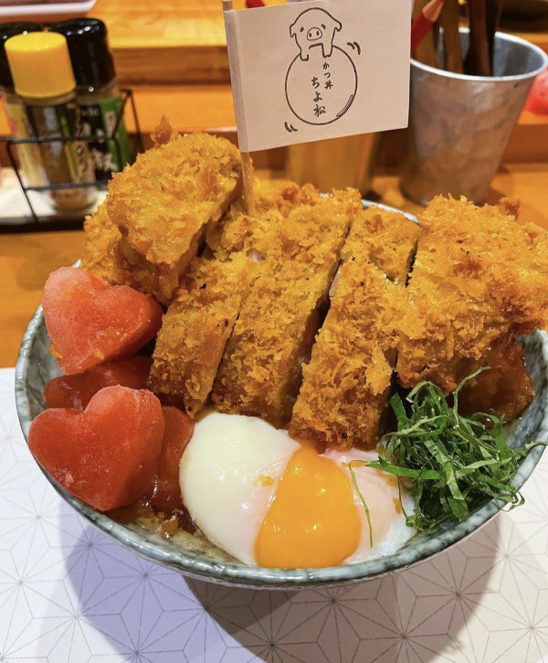千代松勝蓋飯(圖片來源︰X@元祖5センチかつ丼 大阪とんかつ(旧店名ちよ松)) 千代松勝蓋飯(圖片來源︰X@元祖5センチかつ丼 大阪とんかつ(旧店名ちよ松))