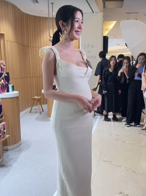 懷孕麥明詩爆一原因驚老公走佬!將到峇里島影三點式孕照!