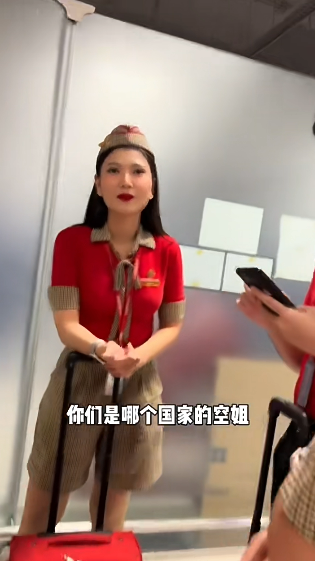 有片｜內地男沉浸式𥄫車模爆紅 獲網友封「條紋哥」 但下場慘了... 