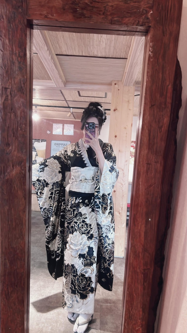 小提琴家跟團遊沖繩住酒店中伏 自嘲似工人房 網友：加錢同導遊換房 