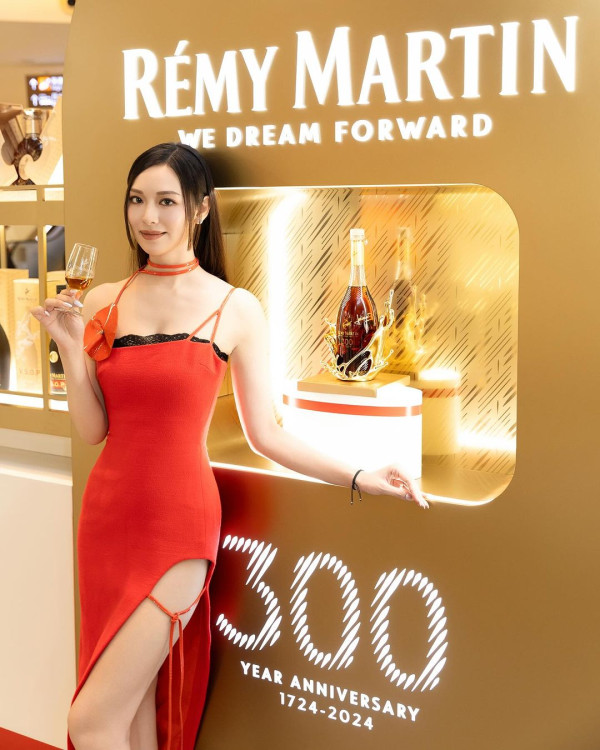 馮盈盈廣州酒樓被偶遇偷拍！真人被批冇星味似路人！ 