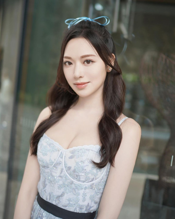 馮盈盈廣州酒樓被偶遇偷拍！真人被批冇星味似路人！ 