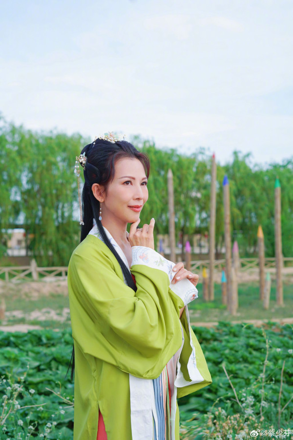 52歲蔡少芬零修飾素顏照震撼網民 近距離真面目被指「鬆弛感」滿分