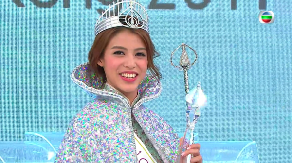 前港姐冠軍孖囡囡美國行年宵 大讚有新年氣氛:以為返咗香港