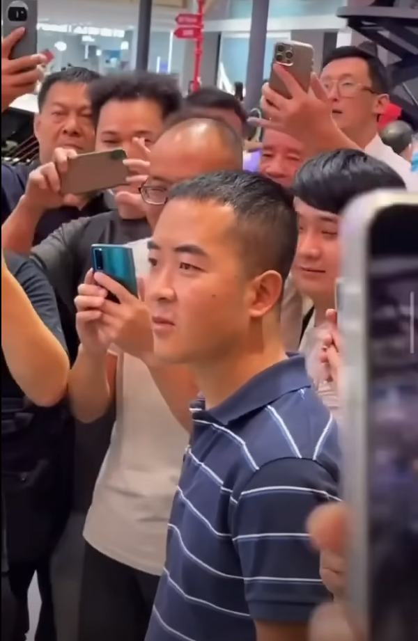 百萬網紅遊菲律賓被賣豬仔？現身柬埔寨娛樂場所當小姐 網民：人渣集團 