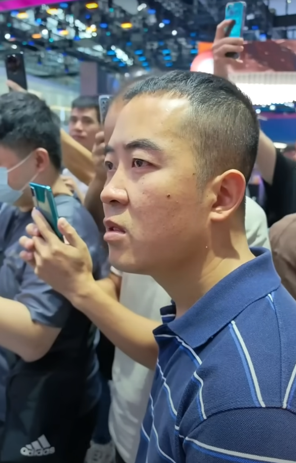 百萬網紅遊菲律賓被賣豬仔？現身柬埔寨娛樂場所當小姐 網民：人渣集團 