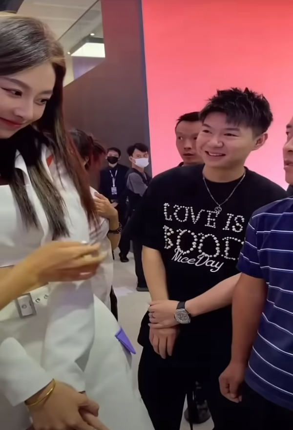 百萬網紅遊菲律賓被賣豬仔？現身柬埔寨娛樂場所當小姐 網民：人渣集團 