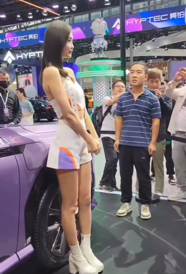 百萬網紅遊菲律賓被賣豬仔？現身柬埔寨娛樂場所當小姐 網民：人渣集團 