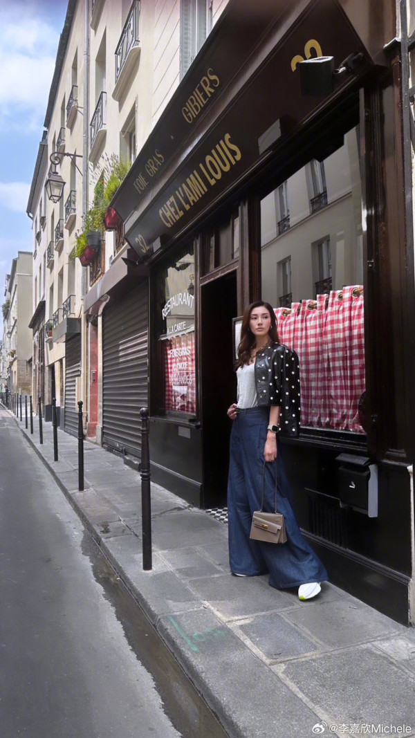 54歲大美人孖富商老公滑雪 情深對望獲讚似「神仙眷侶」 