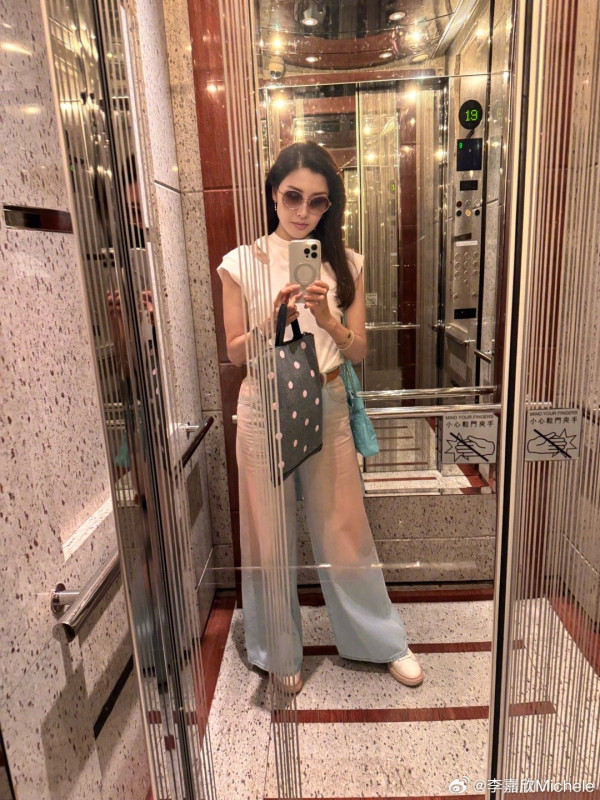 54歲大美人孖富商老公滑雪 情深對望獲讚似「神仙眷侶」 