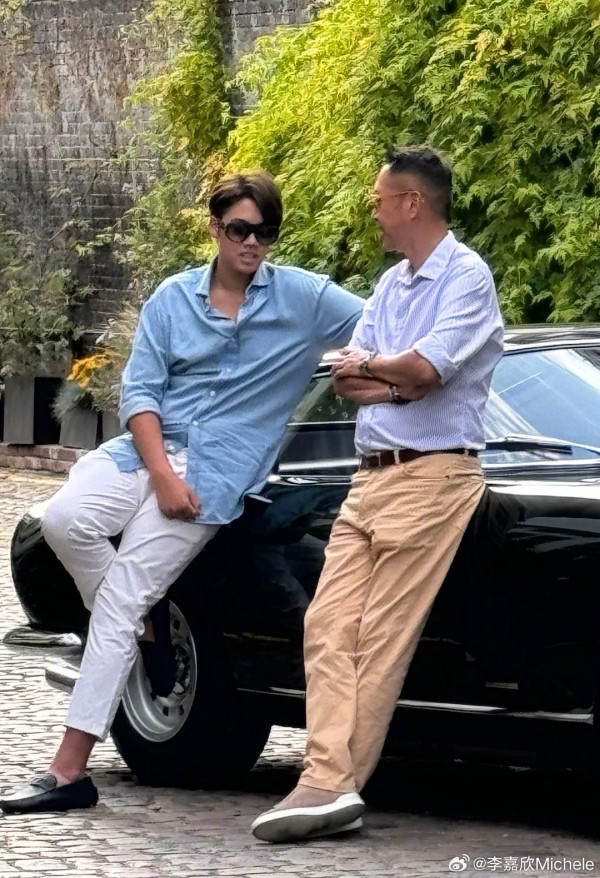 54歲大美人孖富商老公滑雪 情深對望獲讚似「神仙眷侶」 