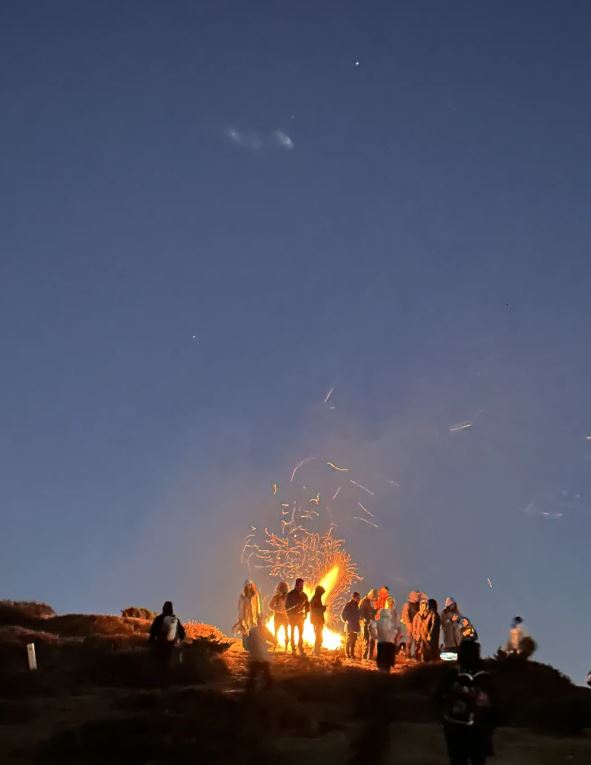 遊客夜爬大牯牛山睇日出雲海 不敵嚴寒燒山取暖！12人遭處罰 