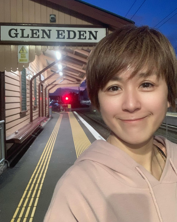 前TVB花旦曬新髮型被讚回春廿年 「童顏天花板」2年前移民紐西蘭