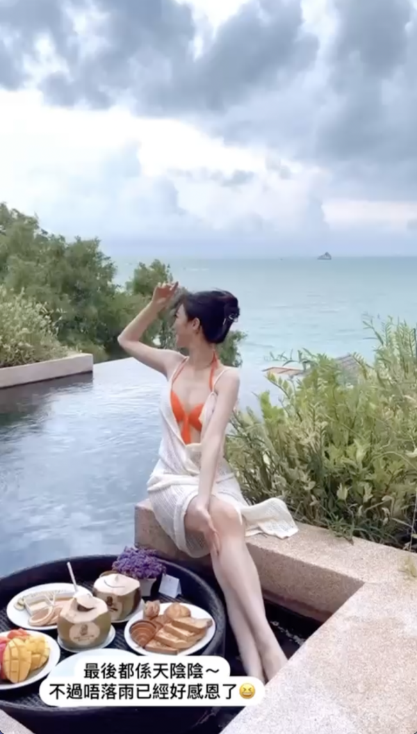 泳衣孕照神奇唔見肚