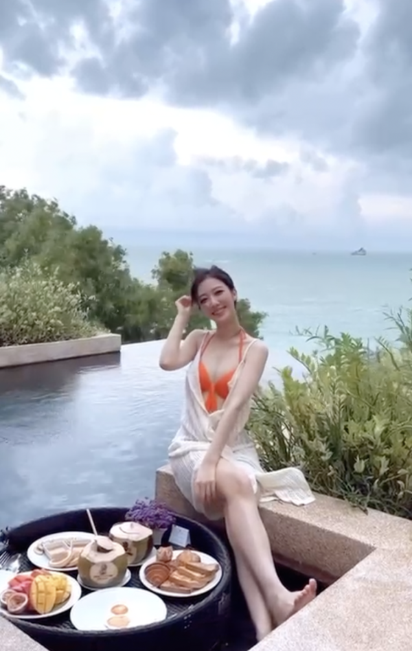 泳衣孕照神奇唔見肚