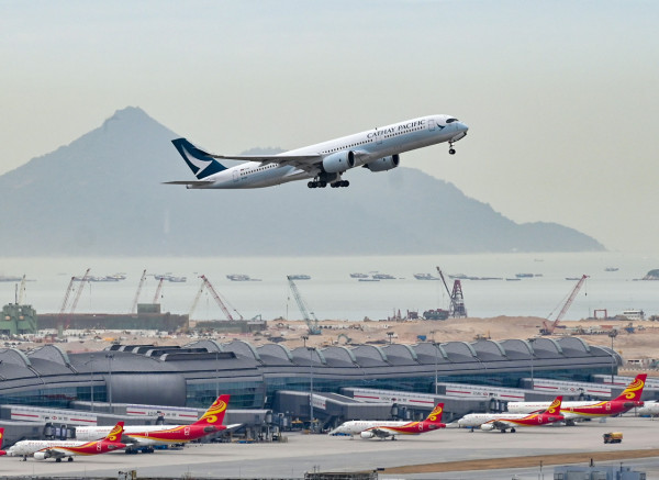 港航飛福岡航班因機件故障突轉停台北桃園機場（圖片來源：Facebook@hkairlines）