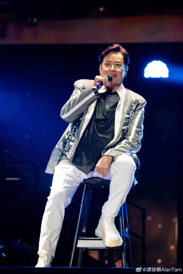 74歲譚詠麟因病延期惠州演唱會 拍片狂咳致歉：會努力調理好身體 
