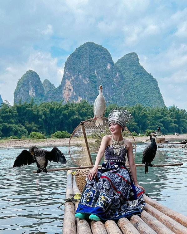 楊洛婷與老公巴黎鐵塔下浪漫留影 重穿十年前婚禮晚裝 身材依然弗爆 