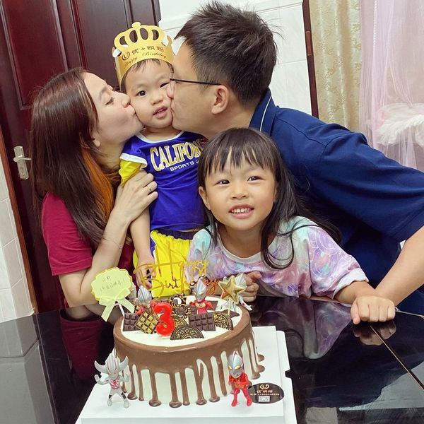 楊洛婷與老公巴黎鐵塔下浪漫留影 重穿十年前婚禮晚裝 身材依然弗爆 