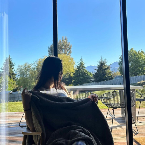 聲夢小花姚焯菲素顏遊紐西蘭清瘦不少! 身形曾一度暴漲 現重回顏值顛峰